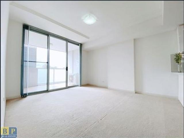 Sunny two bedroom apartment with new carpet