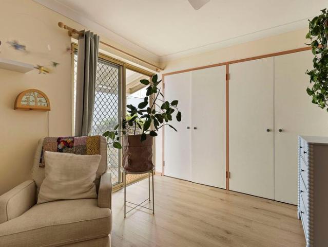 Sunny two storey townhouse with a courtyard made for entertaining !