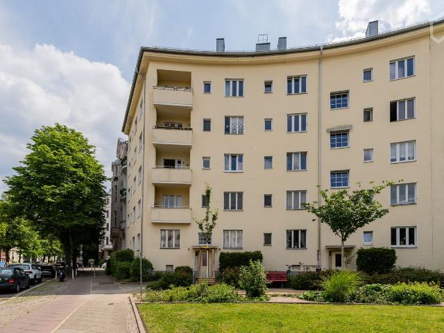 Sunny Two Room Apartment in Cozy Neighborhood, Berlin Amsterdam Apartments for Rent