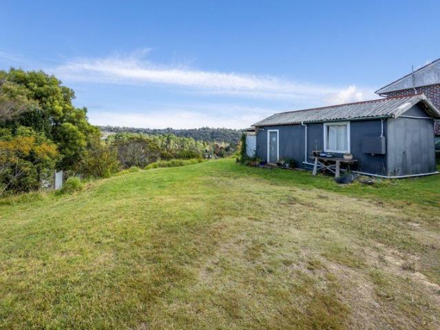 Sunny Vacant Block in a Prime Leura Location Ready to Build