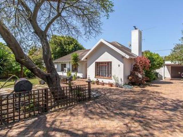 sunny and bright 3 bedroomed family.