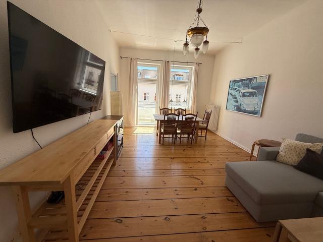Sunny and Spacious Apartment with Two Balconies in Central Berlin, Berlin Amsterdam Apartments for Rent