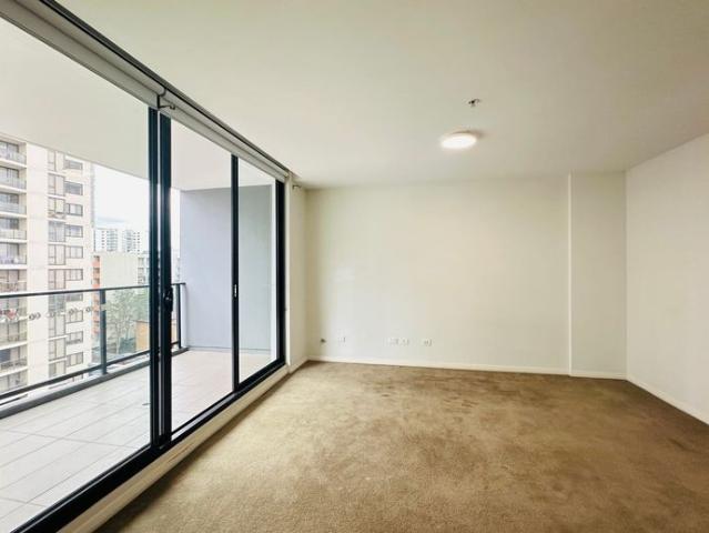 Sunny and Spacious North Aspect 2 Bedroom only mins away Parramatta Train Station