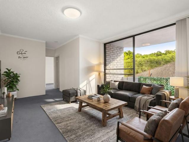 Sunny Apartment in Convenient Location
