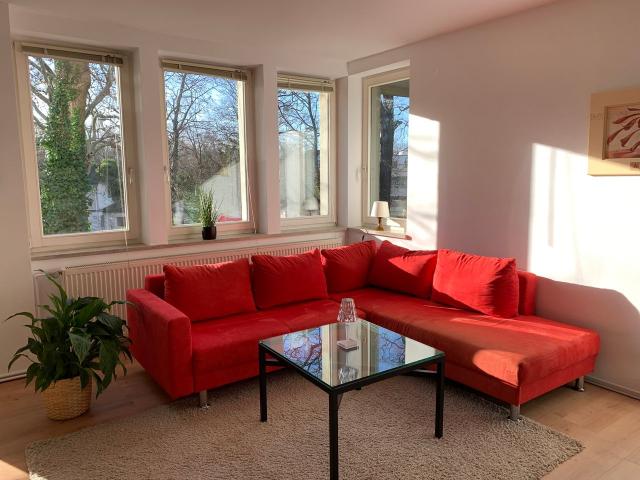 Sunny apartment in the heart of Zehlendorf & close to PT, Berlin Amsterdam Apartments for Rent