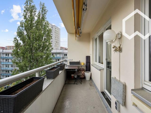 Sunny apartment located in Lichtenberg, Berlin Amsterdam Apartments for Rent