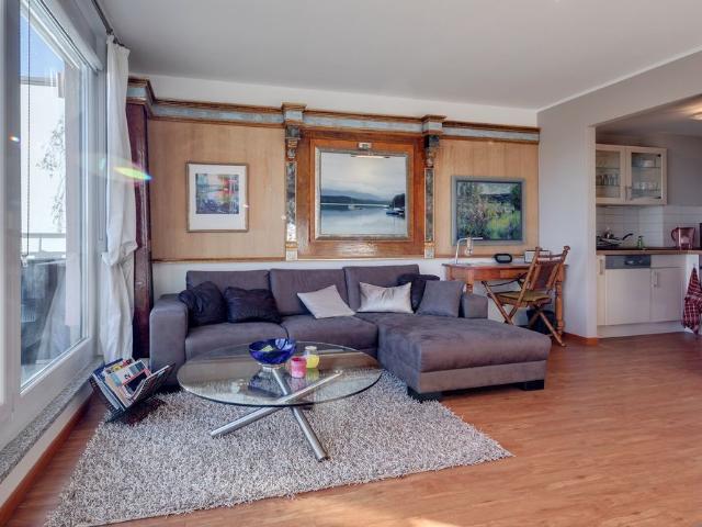 Sunny apartment with large roof terrace for rent