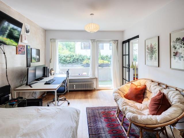 Sunny Apartment with Loggia in Harlaching