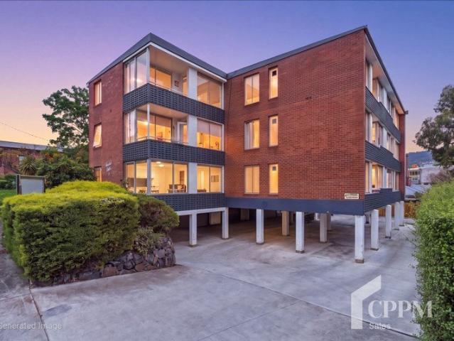 Sunny Battery Point Unit with Tasman Bridge Views
