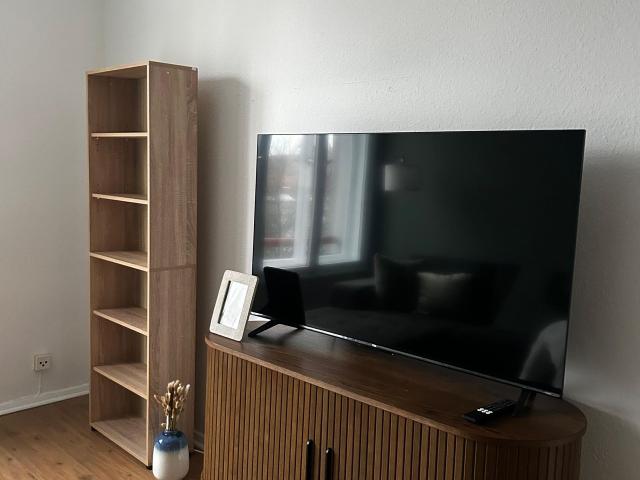 Sunny & Beautiful 2 Room Apartment – Quiet and Well Connected, Berlin Amsterdam Apartments for Rent