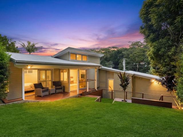 Sunny Beachside Family Home In North Avoca