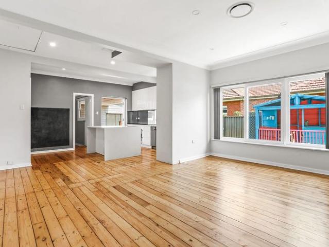 Spacious Family Home with 2 Bathrooms, Parking & Great Outdoor Living