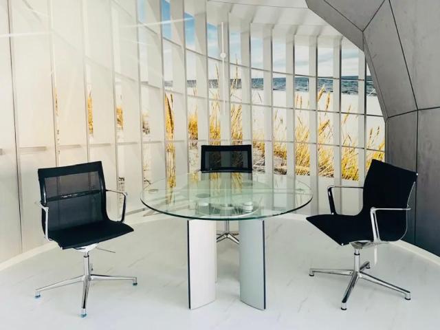 Sunny, centrally located, fully furnished apartment