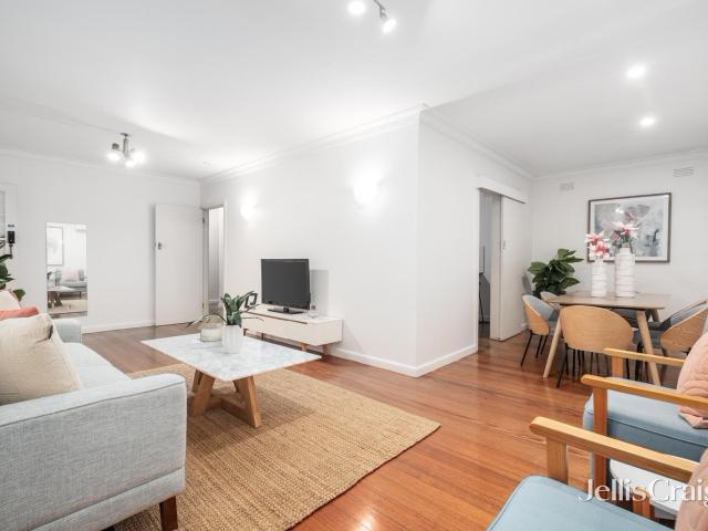 Sunny charmer with lifestyle advantages