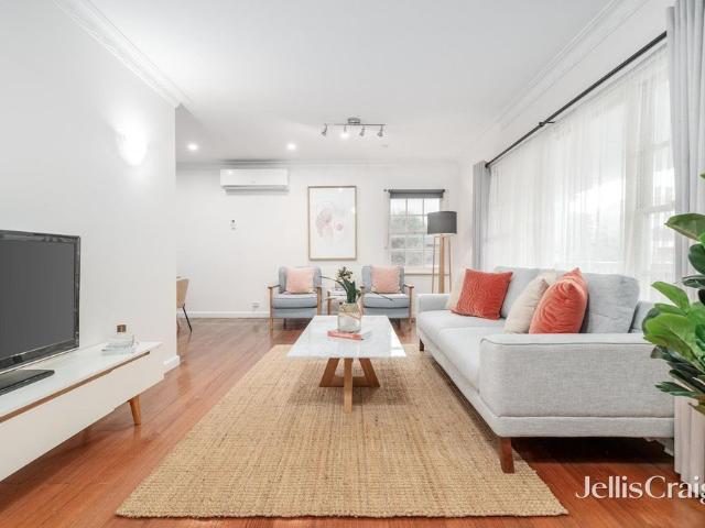Sunny charmer with lifestyle advantages
