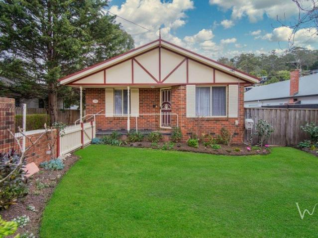 Sunny & Comfortable Living In A Central Location