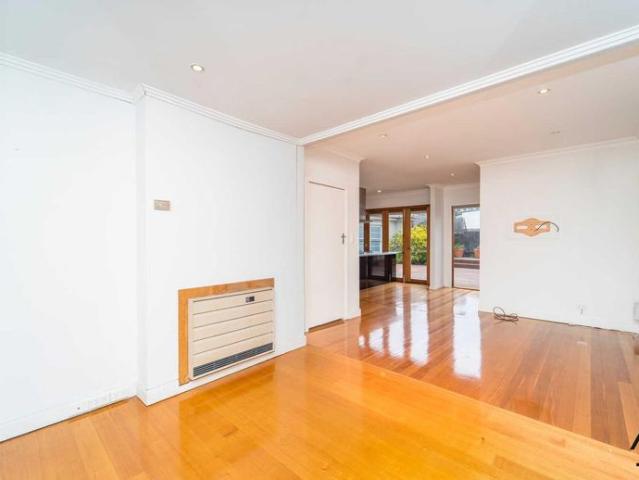 Sunny & Comfortable Living in Abbott street