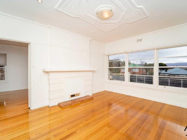 Sunny & Comfortable Living in Abbott street