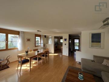Sunny corner townhouse with a beautiful garden!