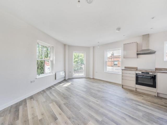 Sunny Court, London Road, Kingston Upon Thames KT2, 1 bed flat to rent, £1,800 pcm | PrimeLocation