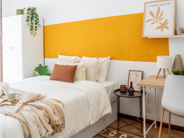 Sunny double bedroom in Dreta de l'Eixample