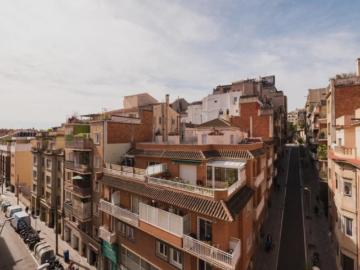 Sunny double room with access to terrace in Sant Gervasi