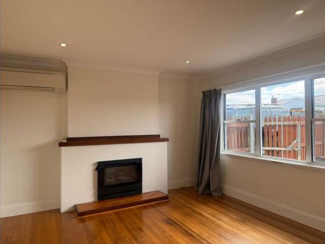 Sunny Family Friendly Home In Convenient Location