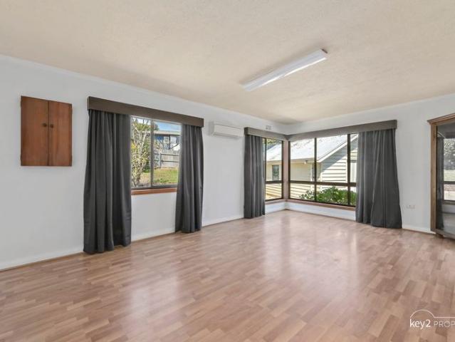 SUNNY FAMILY HOME