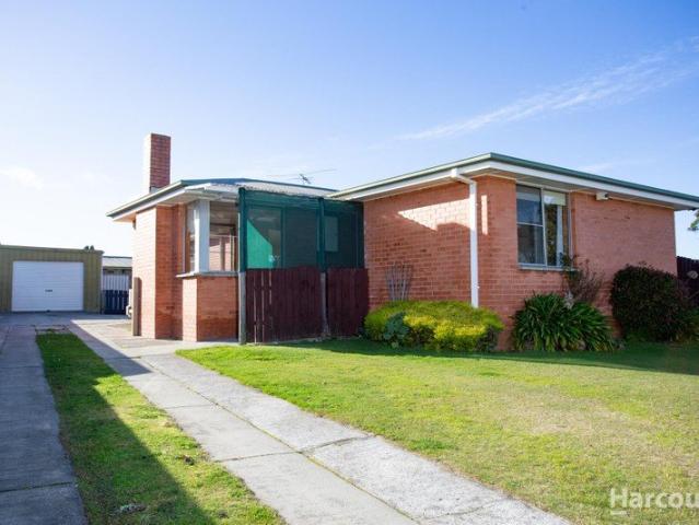 Sunny Family Home with Plenty of Sheds
