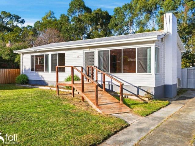 Sunny Family Home Backing onto Reserve