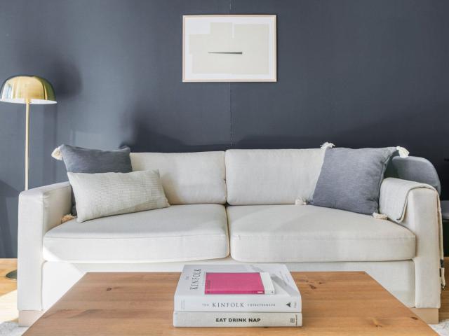 Sunny Favoriten 1BR w/ Gym & Lounge, walk to Hauptbahnhof