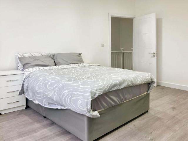 Sunny Gardens Road, London, NW4 1SH, United Kingdom | 3 bed apartment for rent #140396762 | Rentberry