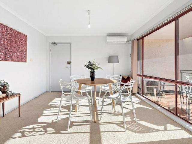 Sunny Ground Floor Kingston Apartment