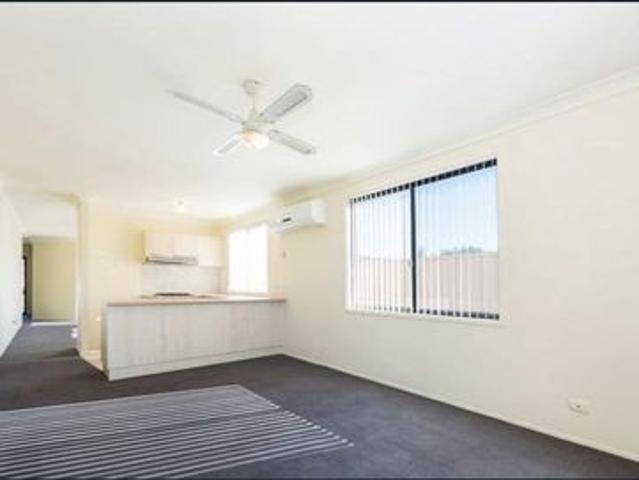 Sunny home close to beach, school, transport and shops