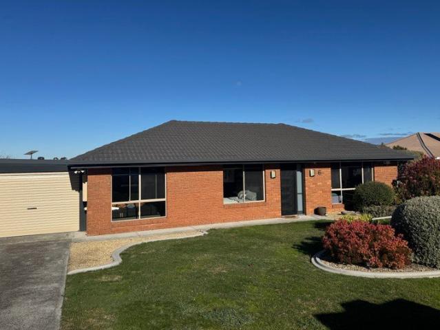 Sunny, Immaculate family home