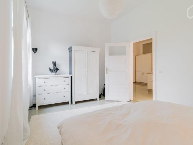 Sunny large apartment in Lichterfelde West near FU Berlin and S Bahn S1, Berlin Amsterdam Apartments for Rent