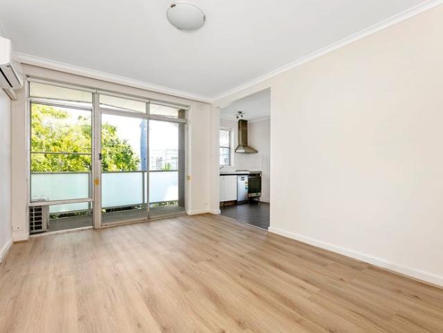 SUNNY & LIGHT ONE BEDROOM IN PRIME LOCATION