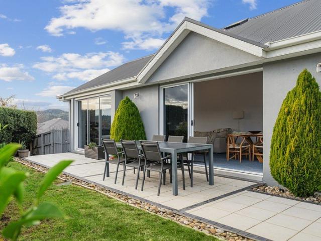 Sunny, Low Maintenance Living In The Heart Of Kingston