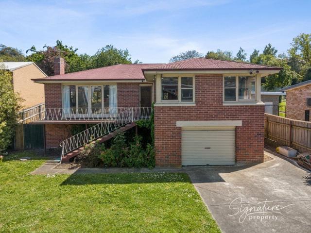 Sunny Mid1960s Renovator in Prime Postion