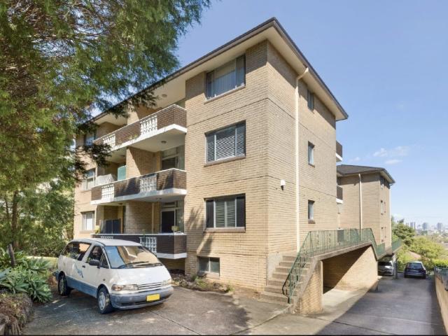 sunny north facing apartment in convenient ryde location