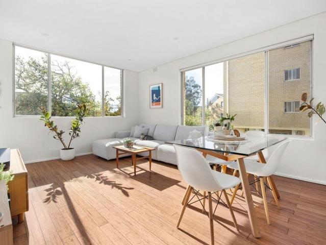 Sunny north facing apartment with balcony close to Balgowlah Village