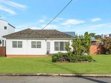 Sunny North Facing home on Prime Corner Position Opposite Parkland