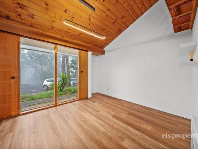 Sunny One Bedroom Unit