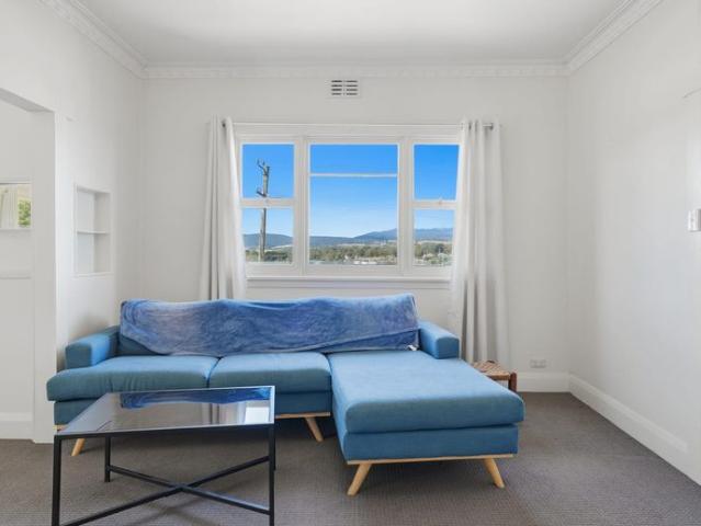 Sunny position, views & convenience