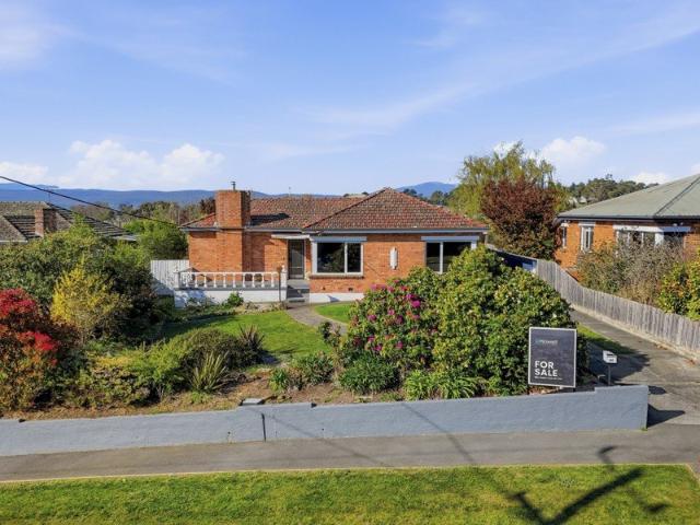 Sunny, Private and Conveniently Placed!