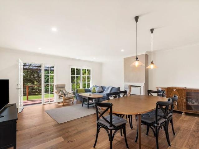 Sunny Private Fresh Spacious 2 Bedroom Cottage
