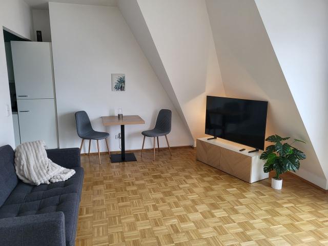 Sunny, quiet and green 2 room top floor apartment in Weißensee, Berlin Komponistenviertel, Berlin Amsterdam Apartments for Rent