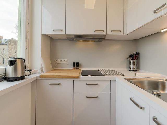 Sunny renewed two bedroom apartment with balcony and garage, Berlin Amsterdam Apartments for Rent