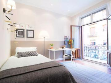 Sunny room with heating in 3 bedroom apartment, Uribarri
