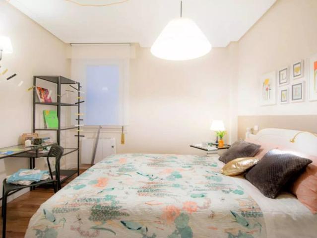 Room in a shared 3 bedroom apartment for rent in Castaños, some bills included